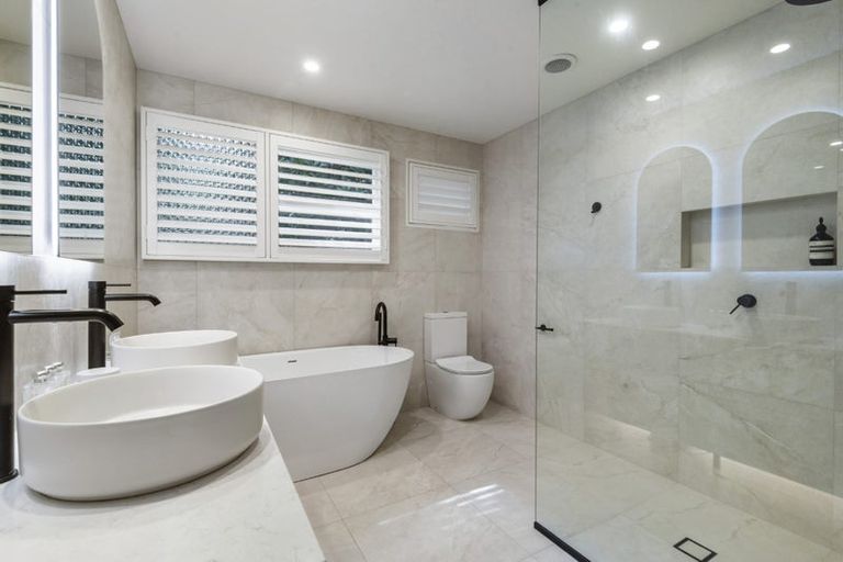 Photo of property in 2/35a Rangatira Road, Beach Haven, Auckland, 0626