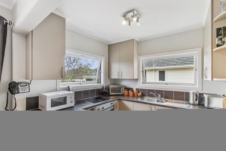 Photo of property in 20 Grove Road, Papakura, 2110
