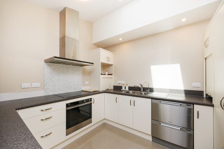 Photo of property in 18 Thomson Street, West End, Palmerston North, 4412