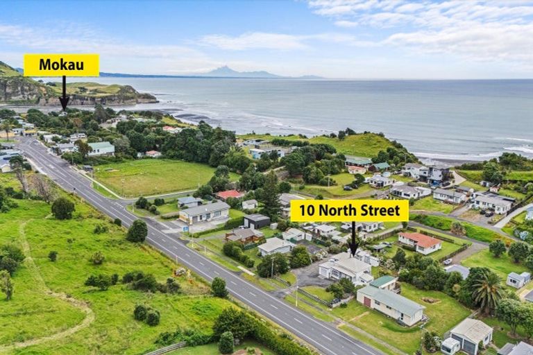 Photo of property in 10 North Street, Mokau, 4376