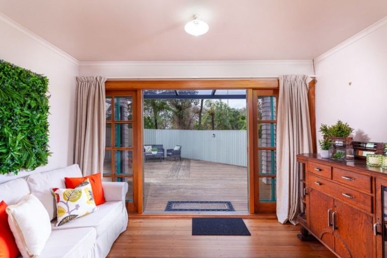 Photo of property in 39 Waiwaka Terrace, Strandon, New Plymouth, 4312