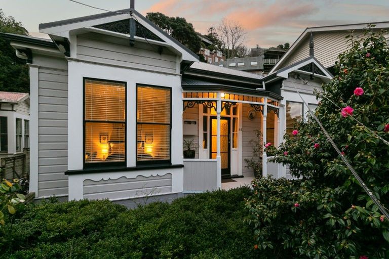 Photo of property in 84 Glenmore Street, Northland, Wellington, 6012
