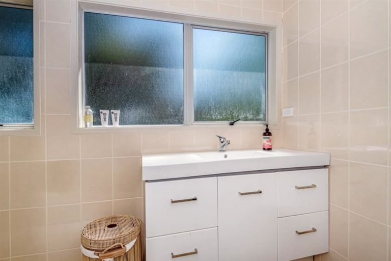 Photo of property in 31 Lingham Crescent, Torbay, Auckland, 0630