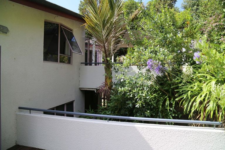 Photo of property in 2/18 The Esplanade, Castor Bay, Auckland, 0620