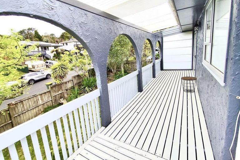 Photo of property in 29 Staincross Street, Green Bay, Auckland, 0604