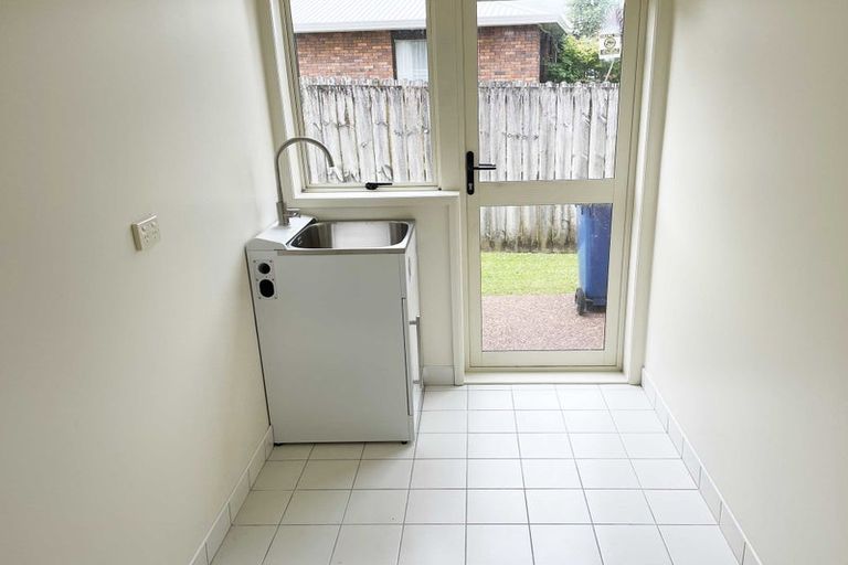 Photo of property in 19 San Bernadino Drive, Henderson, Auckland, 0612