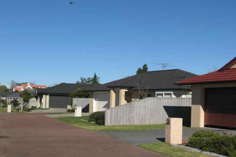 Photo of property in 36 Glencalder Place, Wattle Downs, Auckland, 2103