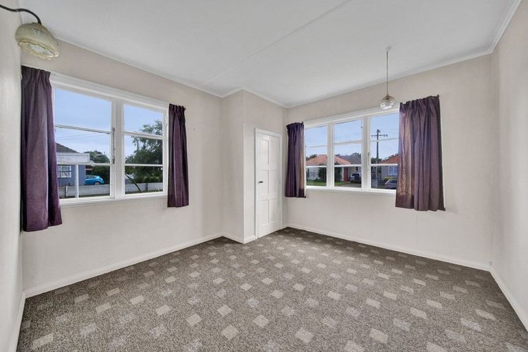 Photo of property in 12 Caledonia Street, Hawera, 4610