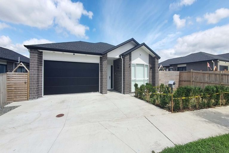 Photo of property in 16 Perkins Street, Papakura, 2110