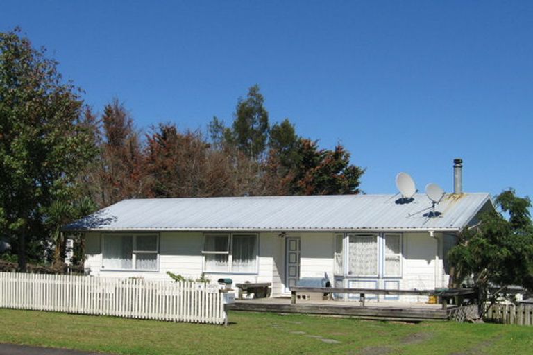 Photo of property in 13 St Catherine Crescent, West Harbour, Auckland, 0618