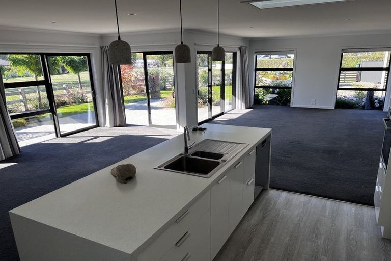 Photo of property in 54 Stratford Drive, Mount Pisa, Cromwell, 9383