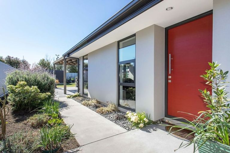 Photo of property in 93 Bickerton Street, Wainoni, Christchurch, 8061