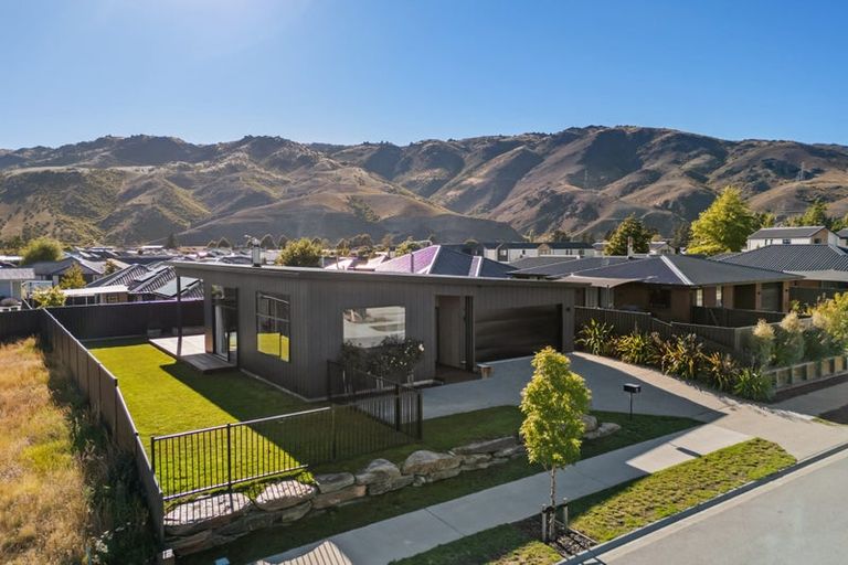 Photo of property in 7 Travertine Street, Cromwell, 9310