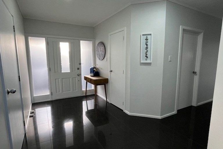 Photo of property in 49b The Esplanade, Eastern Beach, Auckland, 2012
