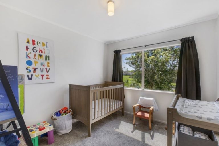 Photo of property in 2/7 Kopu Place, Clendon Park, Auckland, 2103