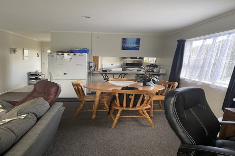 Photo of property in 18a Chetwode Grove, Newlands, Wellington, 6037