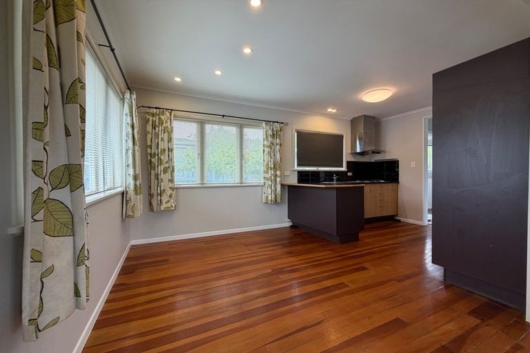 Photo of property in 95 View Road, Henderson, Auckland, 0612