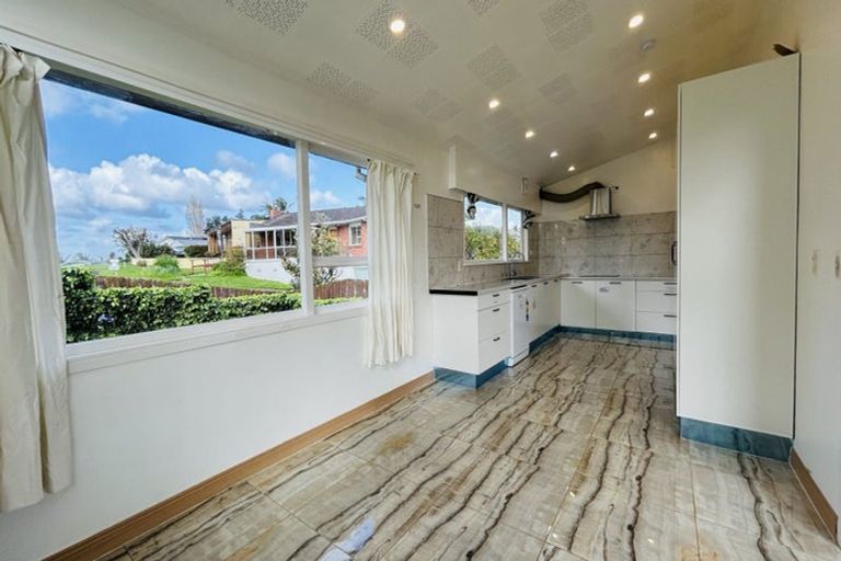 Photo of property in 24 Sunnyhill Crescent, Sunnyhills, Auckland, 2010