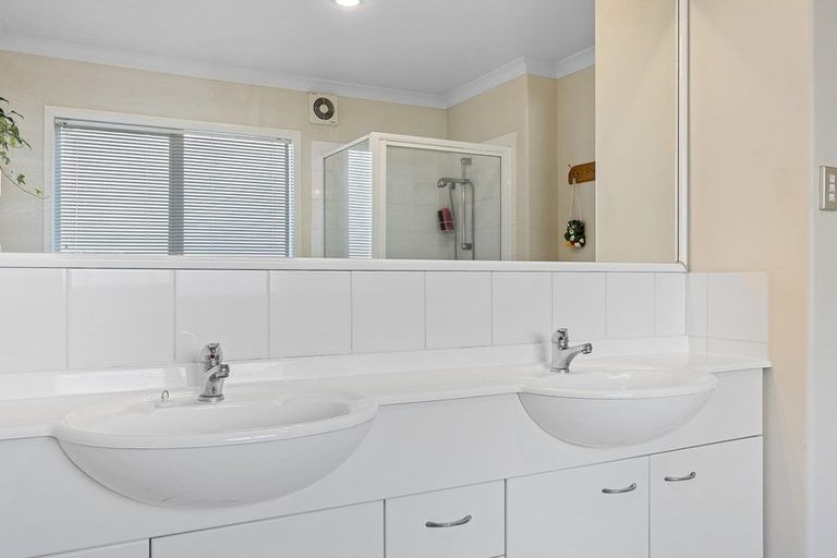 Photo of property in 10 Mcmahon Drive, Aidanfield, Christchurch, 8025