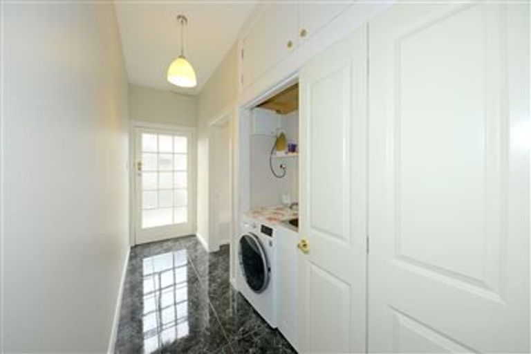 Photo of property in 2/112 Memorial Avenue, Burnside, Christchurch, 8053