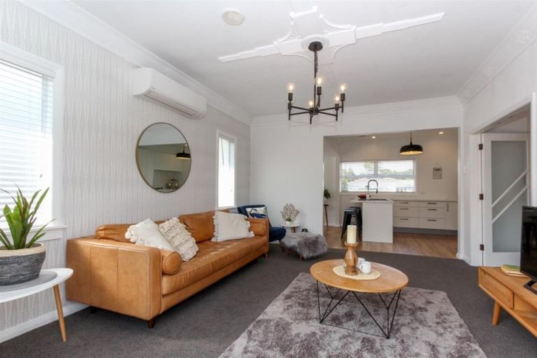 Photo of property in 27 Birdwood Avenue, Moturoa, New Plymouth, 4310