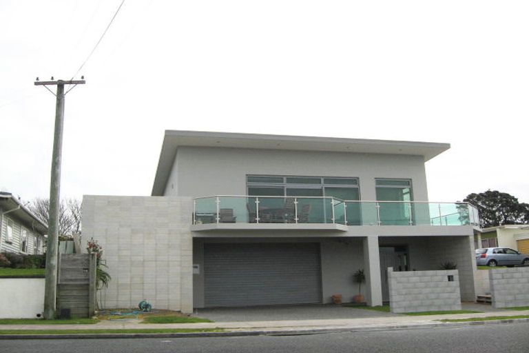 Photo of property in 10b Belt Road, Moturoa, New Plymouth, 4310