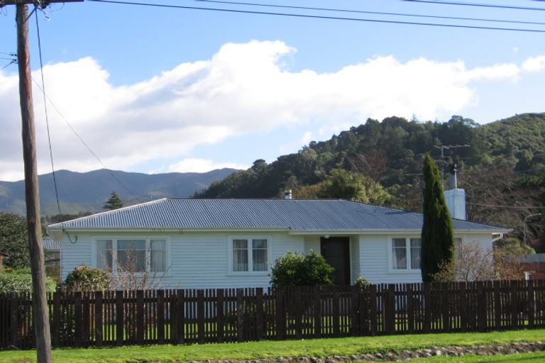 Photo of property in 8 Bethune Street, Featherston, 5710