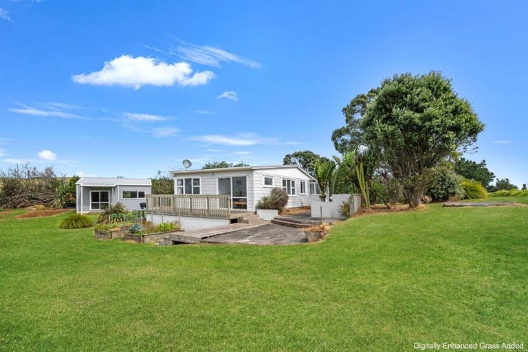 Photo of property in 125 Rehutai Road, Baylys Beach, Dargaville, 0377
