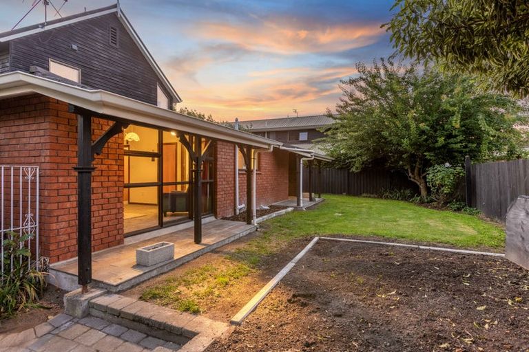 Photo of property in 270 Memorial Avenue, Burnside, Christchurch, 8053