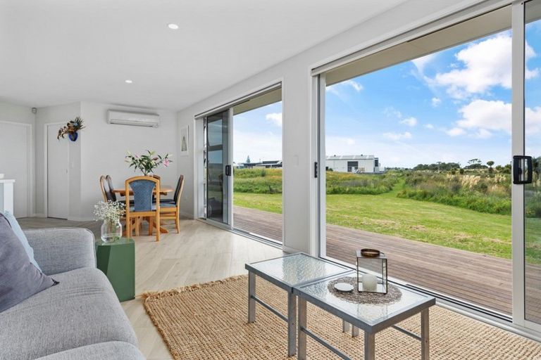 Photo of property in 18 Westhill Lane, Papamoa Beach, Papamoa, 3118