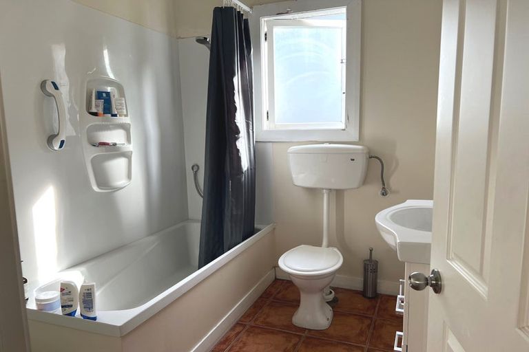 Photo of property in 9 Medway Street, Island Bay, Wellington, 6023