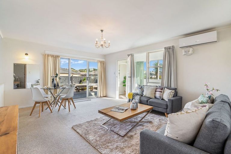 Photo of property in 1/137 Centreway Road, Orewa, 0931