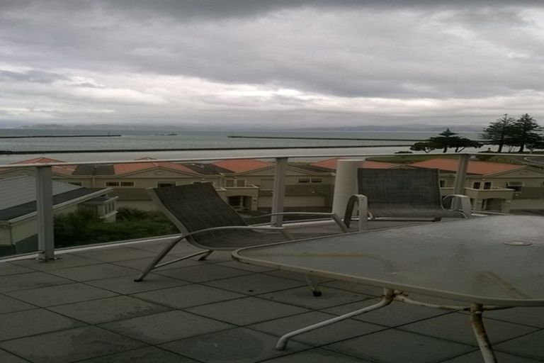 Photo of property in Bay View, 15/90 Customhouse Street, Gisborne, 4010