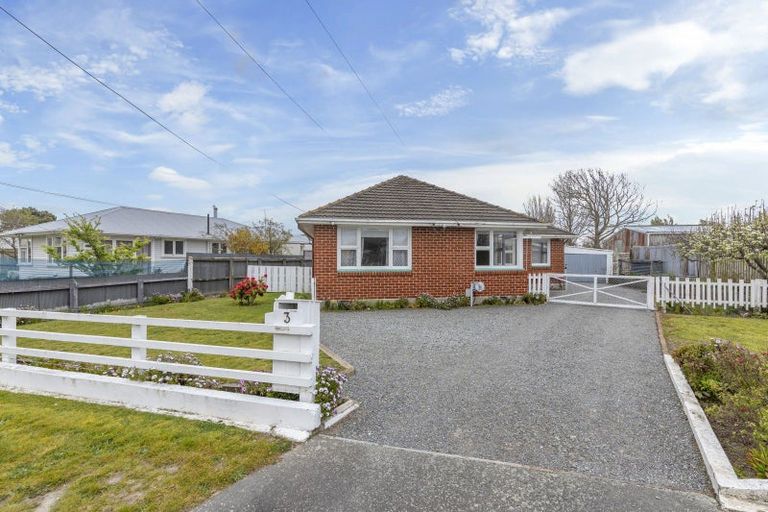 Photo of property in 3 Huron Street, Wainoni, Christchurch, 8061
