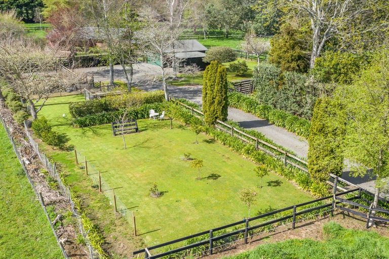 Photo of property in 80 Avenue North Road, Levin, 5510