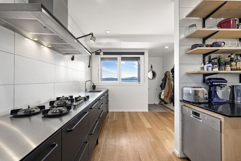 Photo of property in 133 Marine Parade, Eastbourne, Lower Hutt, 5013