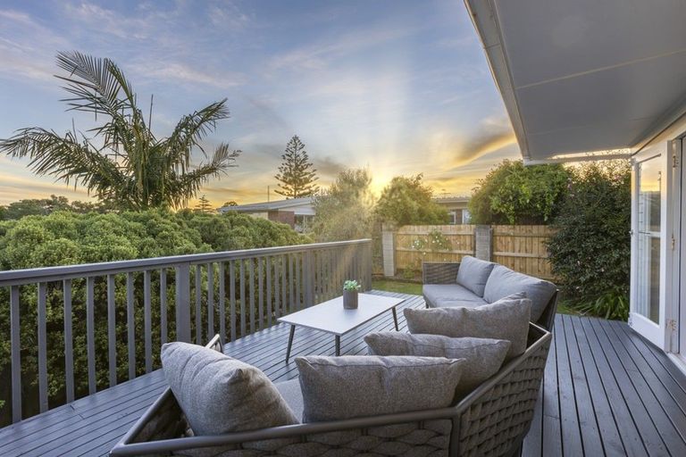 Photo of property in 20 Edgerton Road, Te Atatu Peninsula, Auckland, 0610