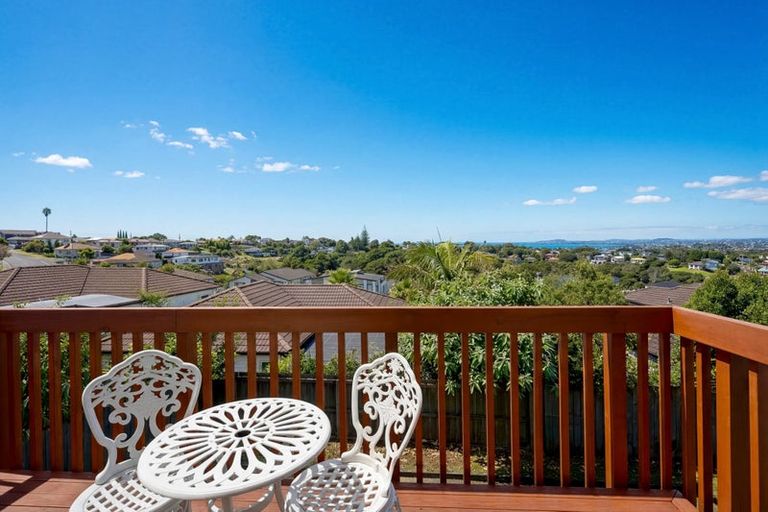 Photo of property in 18 Cityview Place, Massey, Auckland, 0614