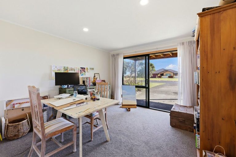 Photo of property in 166 Torkar Road, Clarks Beach, 2122