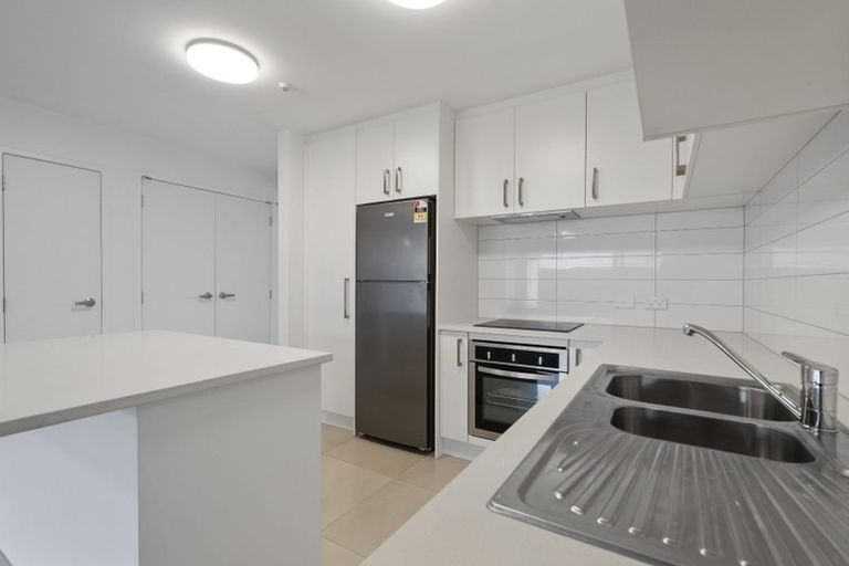 Photo of property in 3d/4045 Great North Road, Glen Eden, Auckland, 0602