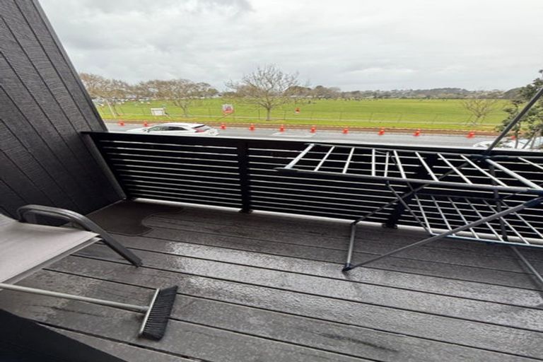 Photo of property in 3/216 Rosebank Road, Avondale, Auckland, 1026