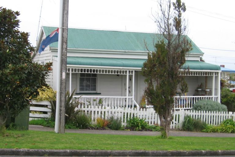Photo of property in 1 Karaka Street, Helensville, 0800