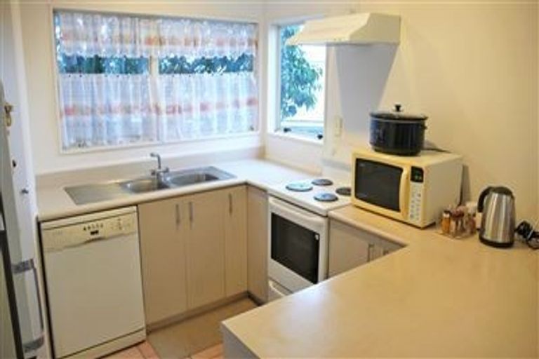 Photo of property in 1/20 Webb Place, Forrest Hill, Auckland, 0620