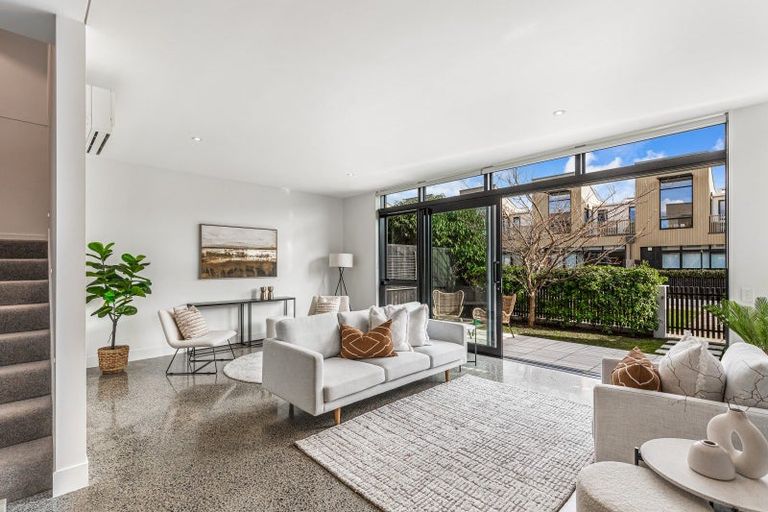 Photo of property in 6 Cochrane Road, Hobsonville, Auckland, 0616