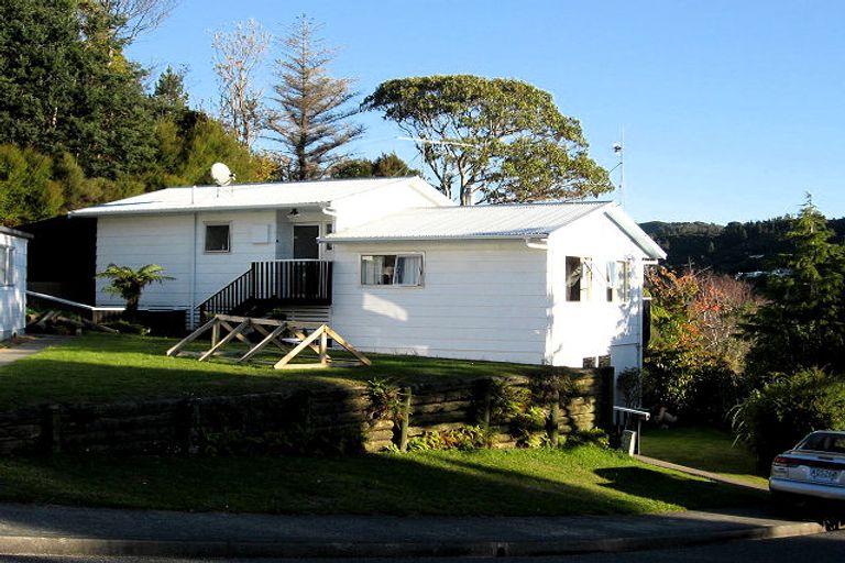 Photo of property in 13 Takanini Grove, Stokes Valley, Lower Hutt, 5019