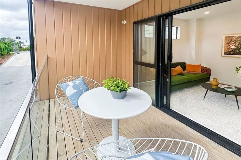 Photo of property in 10/9 Schnapper Rock Road, Greenhithe, Auckland, 0632