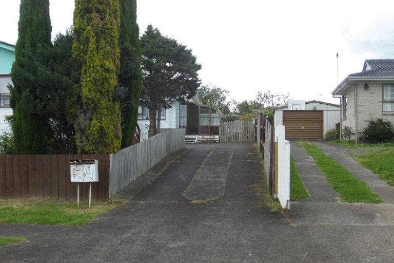 Photo of property in 2/5 Mon Desir Place, Manurewa, Auckland, 2102