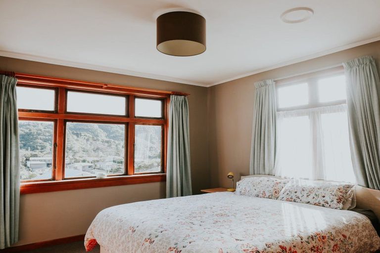 Photo of property in 45 Milton Terrace, Picton, 7220