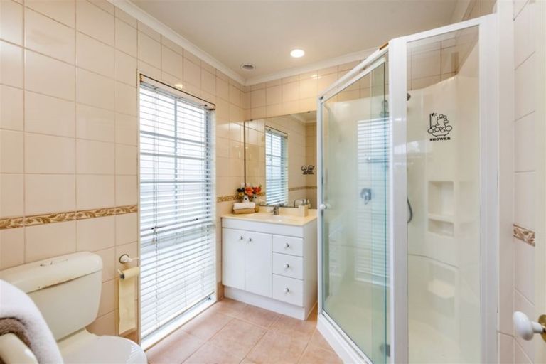 Photo of property in 28 Westminster Gardens, Unsworth Heights, Auckland, 0632