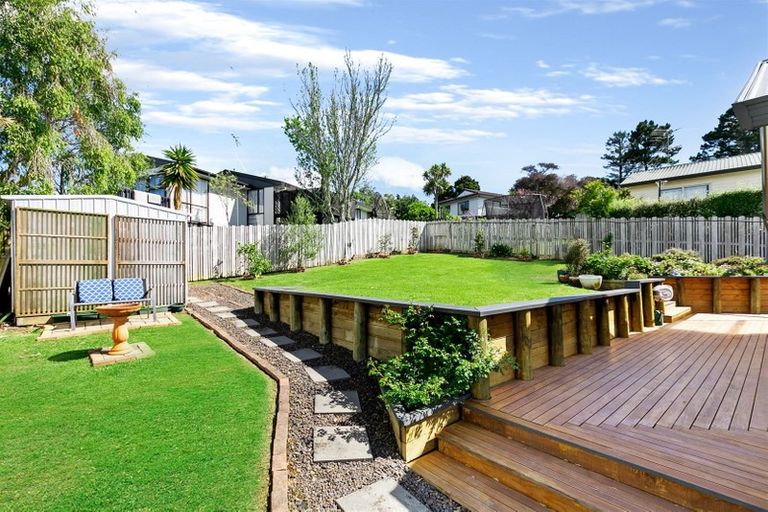 Photo of property in 22 Jumento Place, Unsworth Heights, Auckland, 0632
